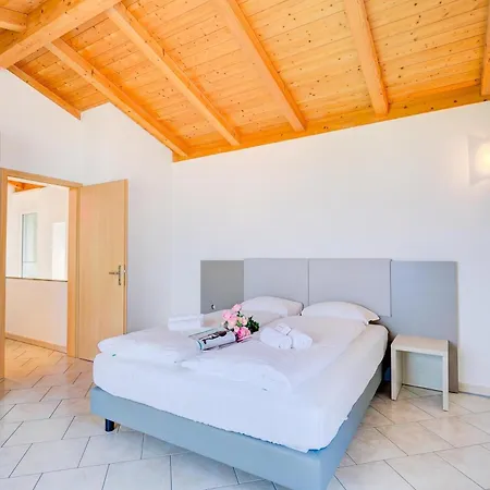 Casa Zaira 1 2Br In Caviano Gambarogno - Happy Rentals Apartmán
