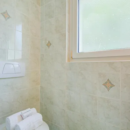 Casa Zaira 1 2Br In Caviano Gambarogno - Happy Rentals